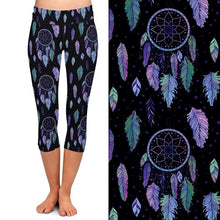 Laden Sie das Bild in den Galerie-Viewer, Ladies Purple/Teal Dreamcatchers Printed Capri Leggings